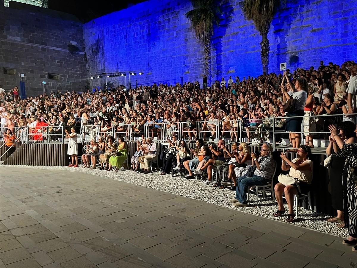 21. Uluslararası Bodrum Bale Festivali kapsamında "Güldestan" sahnelendi. 