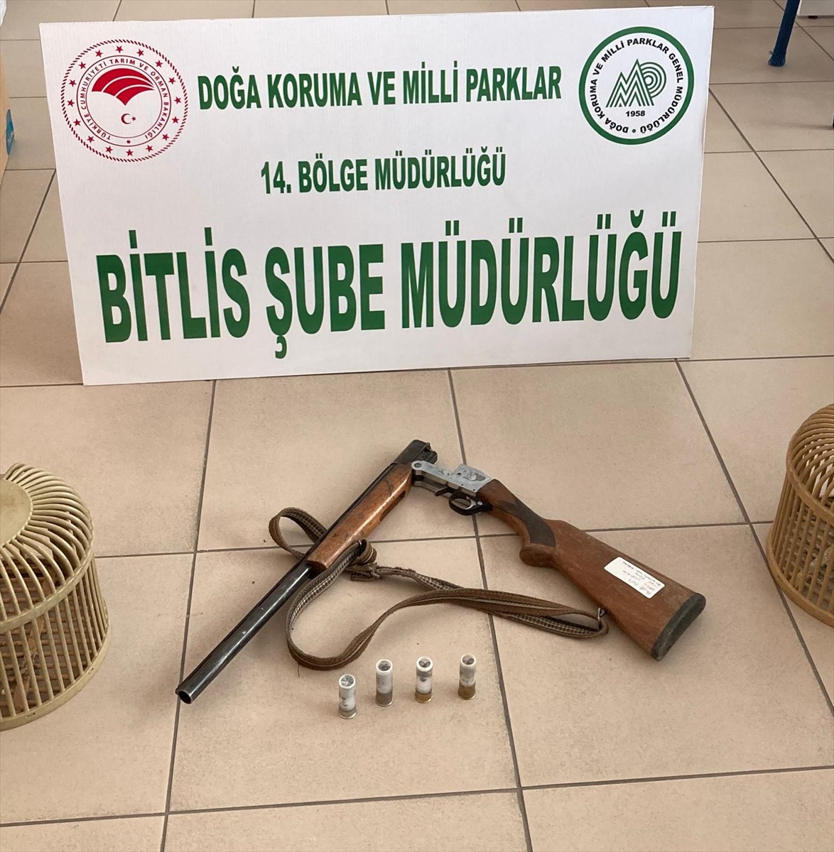 Bitlis'te 2 keklik ve av malzemeleriyle yakalanan kişiye 36 bin 412 lira ceza yazıldı.