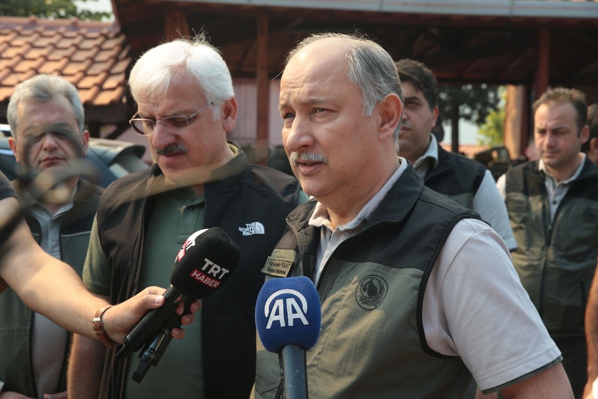 Bolu'nun Göynük ilçesinde ormanlık alanda çıkan yangını söndürme çalışmaları 22 saattir devam...