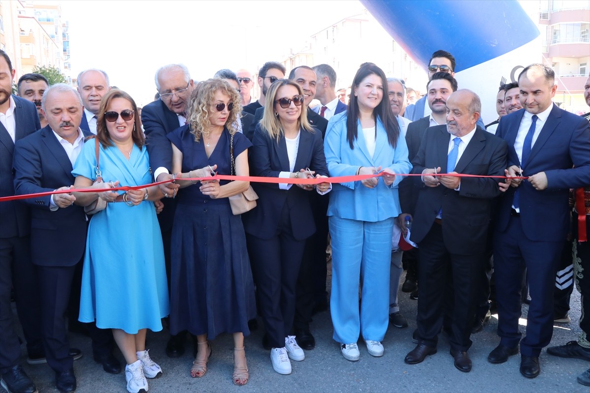 Çankırı'da düzenlenen 3. Uluslararası Tuz Festivali meşalesi düzenlenen törenle yakıldı. Çankırı...