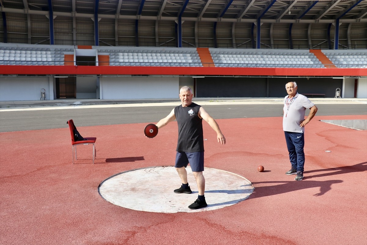 Emekliliğin ardından Trabzon Karşıyaka Spor Kulübünde gülle ve disk atma eğitimi almaya başlayan...