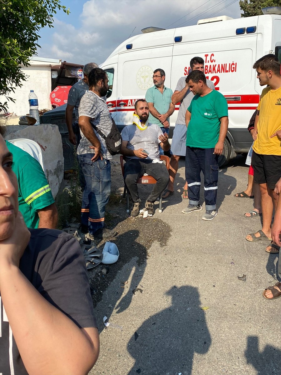 Hatay'ın İskenderun ilçesinde ambulans ile hafif ticari aracın çarpıştığı kazada 1'i ağır 9 kişi...