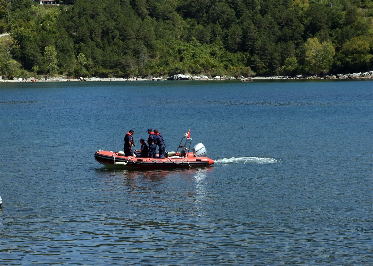 Kastamonu'nun Cide ilçesinde teknenin batması sonucu kaybolan 3 kişiden 2'sinin cansız bedenine...