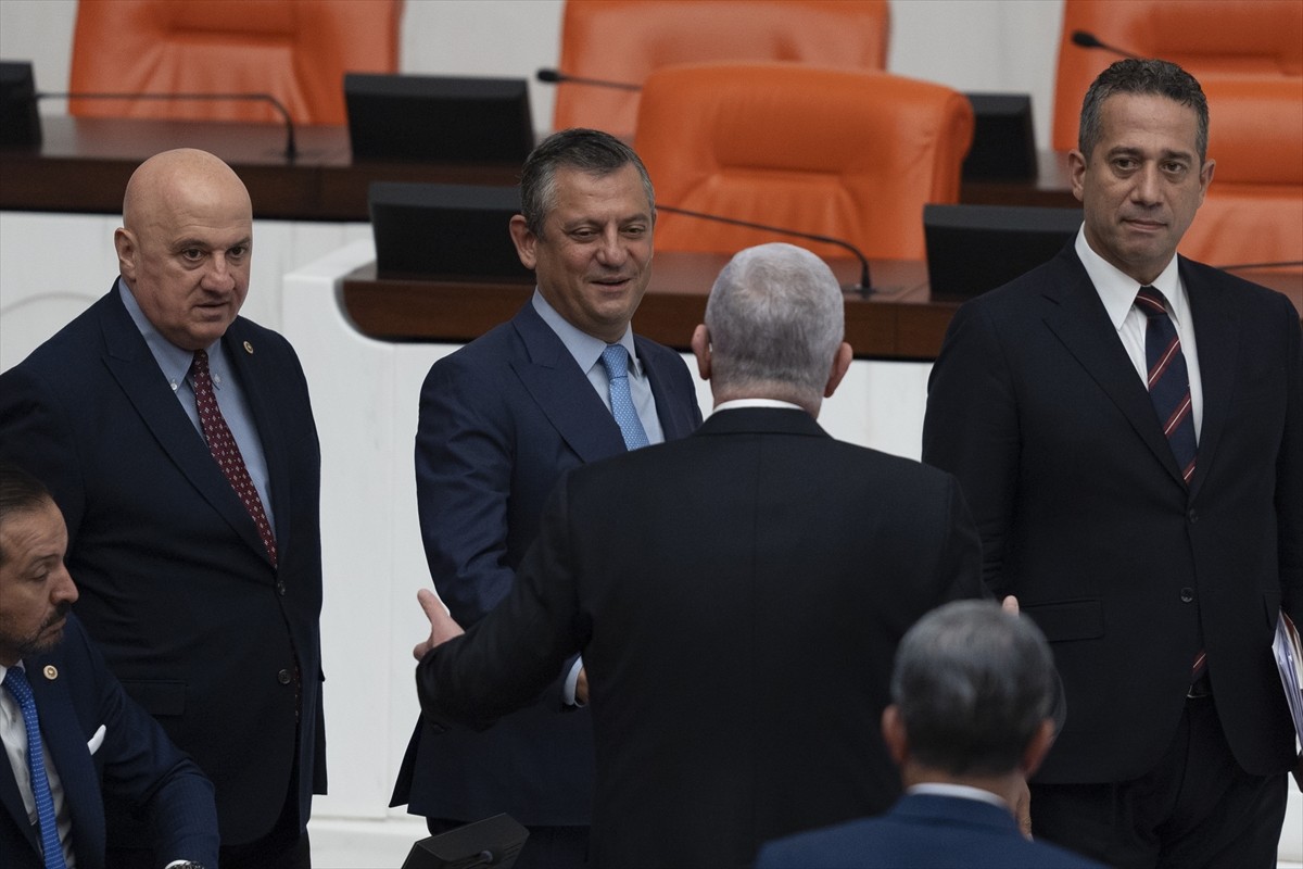 TBMM Genel Kurulu, Meclis Başkanvekili Bekir Bozdağ'ın başkanlığında, CHP'nin "Anayasa...