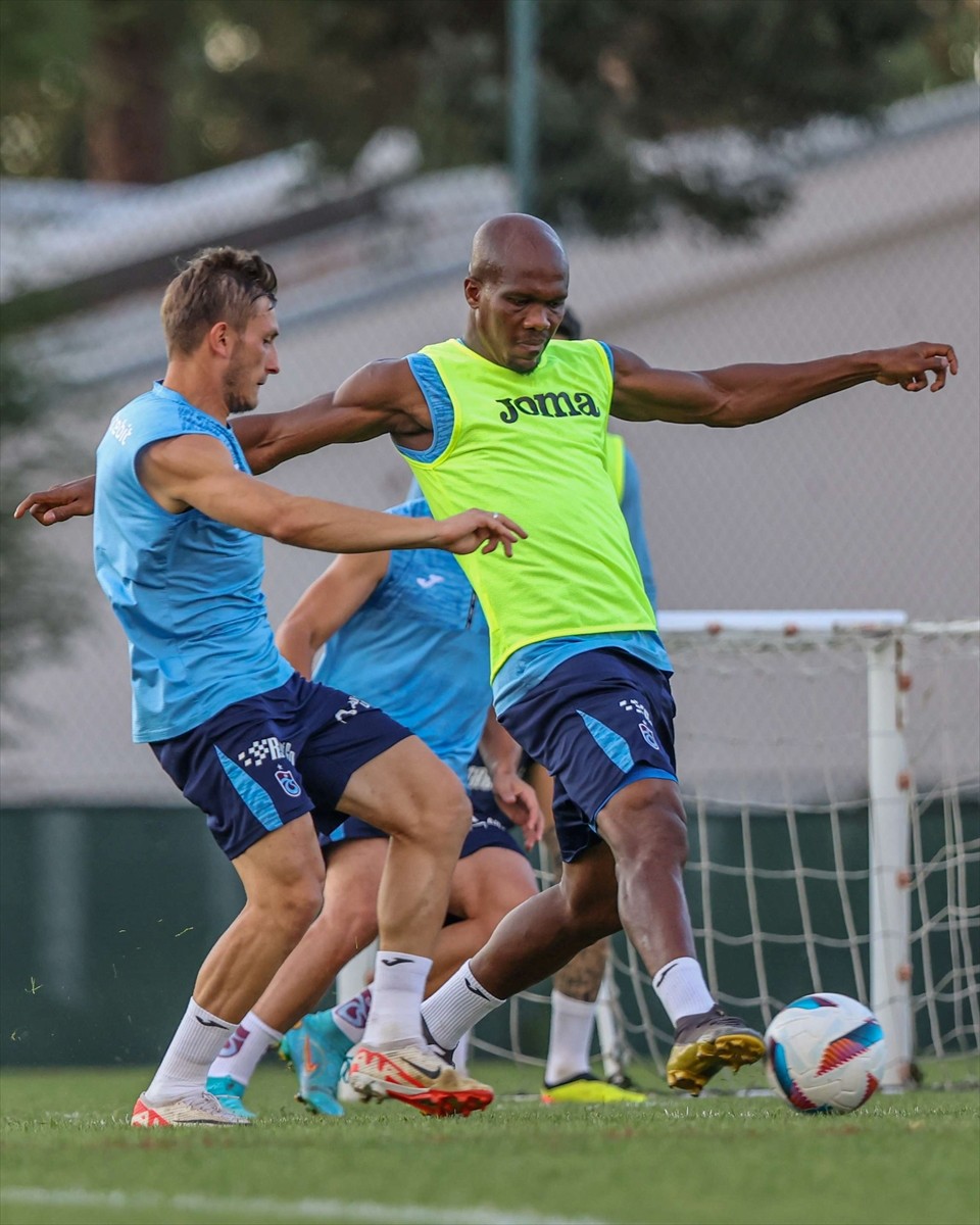 Trabzonspor, UEFA Konferans Ligi play-off turu ilk maçında deplasmanda İsviçre'nin St. Gallen...