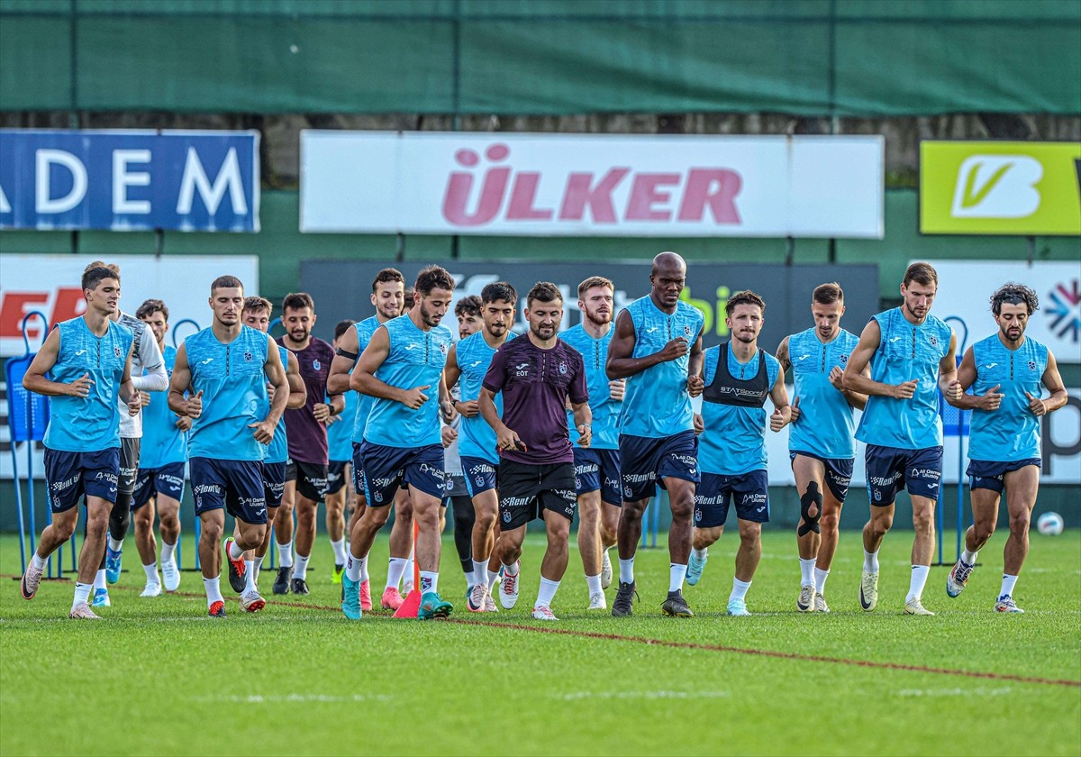 Trabzonspor, UEFA Konferans Ligi play-off turu ilk maçında deplasmanda İsviçre'nin St. Gallen...