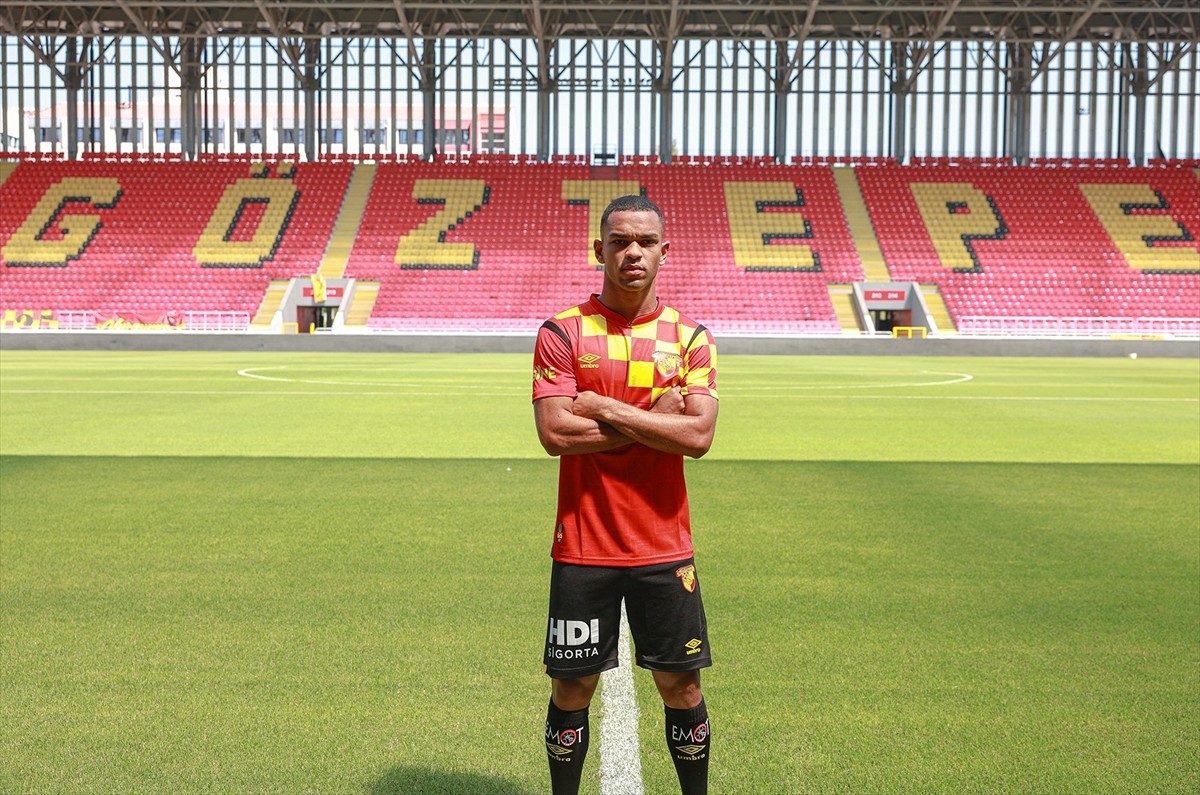 Trendyol Süper Lig ekiplerinden Göztepe, Brezilyalı forvet Juan Santos da Silva'nın bonservisini...