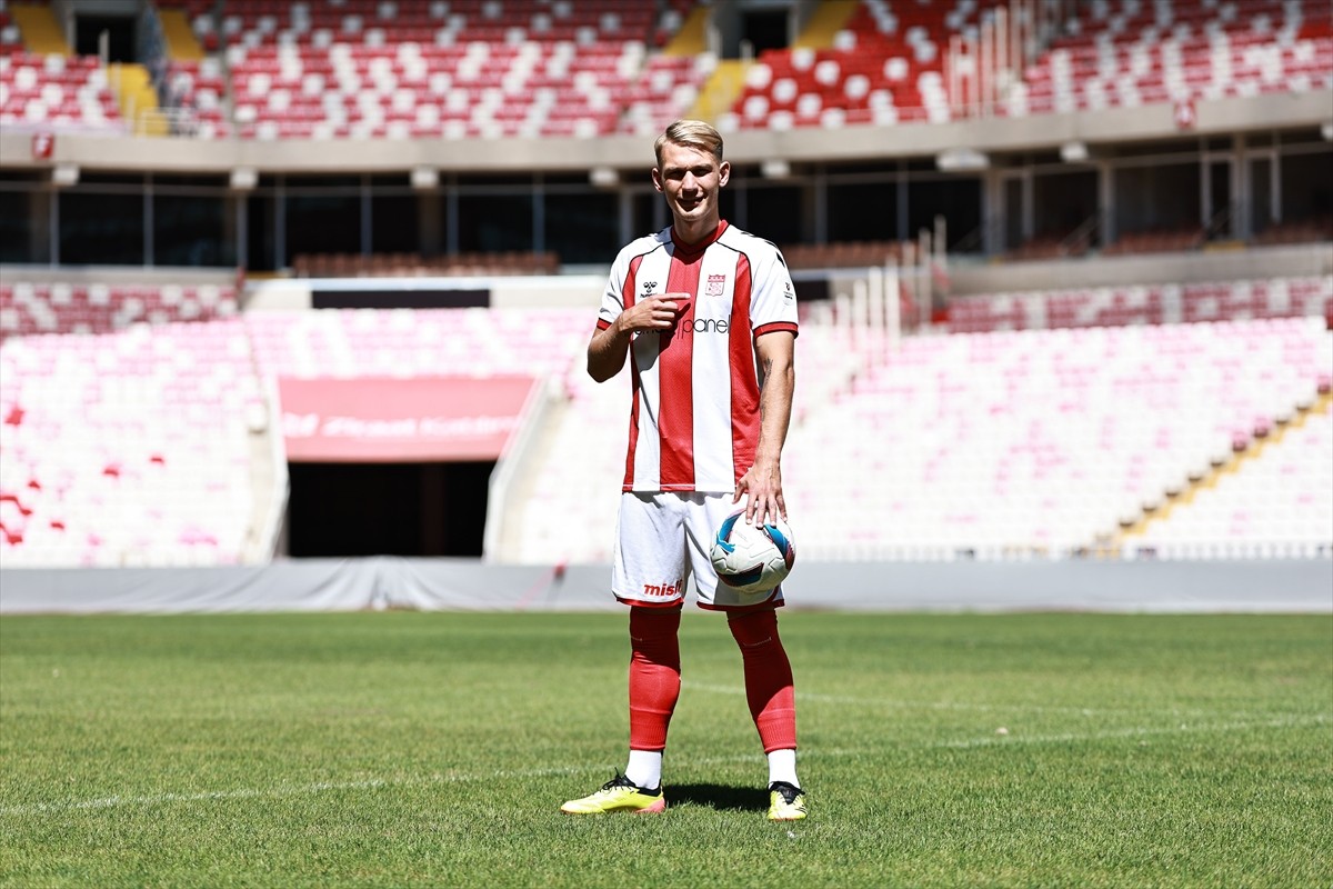 Trendyol Süper Lig ekiplerinden Net Global Sivasspor, Polonyalı futbolcu Jan Bieganski'yi...