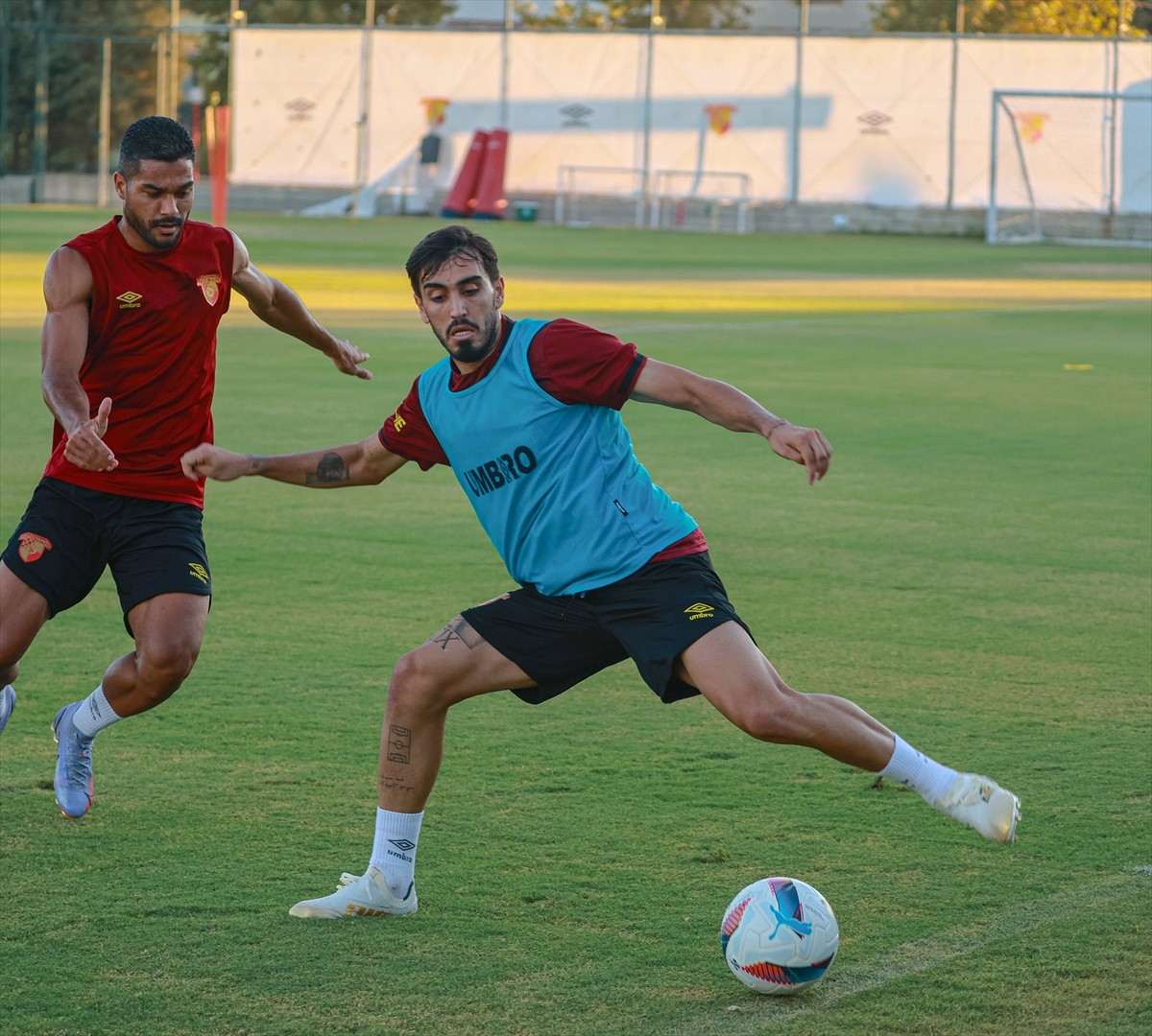 Trendyol Süper Lig'in 2. haftasında Fenerbahçe'yi ağırlayacak Göztepe, karşılaşmanın...