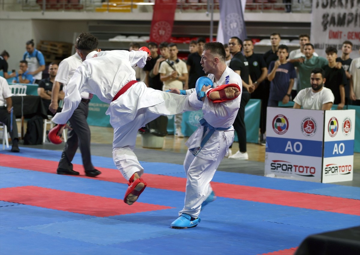 Türkiye Karate Federasyonu Başkanı Aslan Abid Uğuz, 9 Ekim'de İtalya'nın Venedik şehrinde...