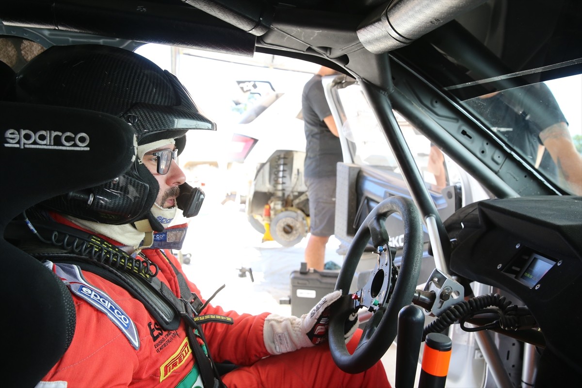 Türkiye Ralli Şampiyonası'na 3 yıl ara veren pilot Buğra Banaz (fotoğrafta) bu sene katılacağı 3...