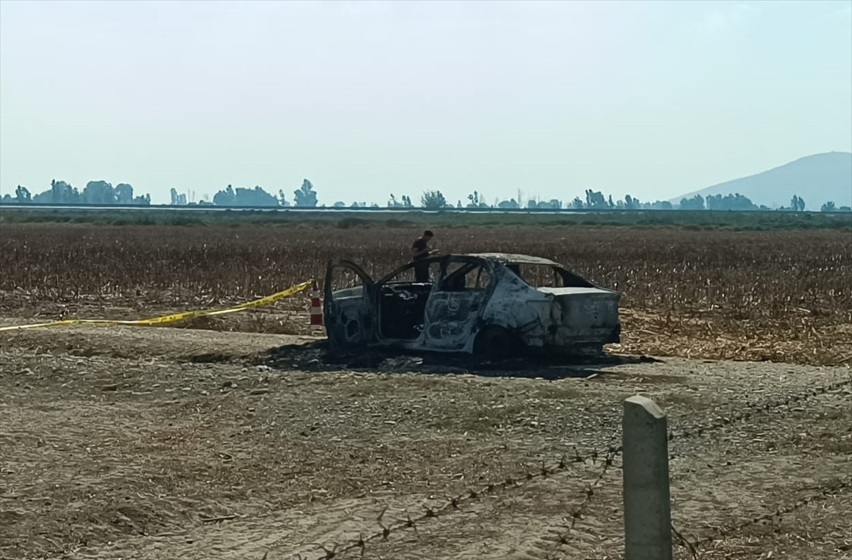 Adana'nın Kozan ilçesinde yanmış otomobilin sürücü koltuğunda erkek cesedi bulundu. Bölgeye 112...