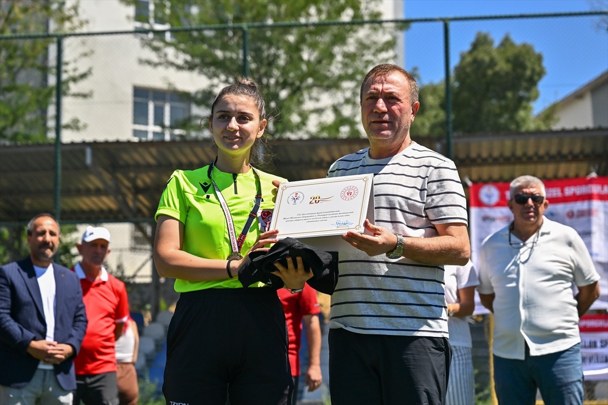 Ankara'nın Yenimahalle ilçesindeki Hasan Doğan Stadı'nda düzenlenen Türkiye Özel Sporcular Futbol...