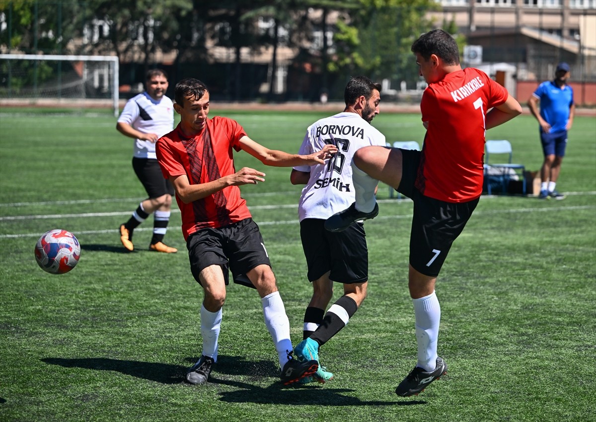 Ankara'nın Yenimahalle ilçesindeki Hasan Doğan Stadı'nda düzenlenen Türkiye Özel Sporcular Futbol...