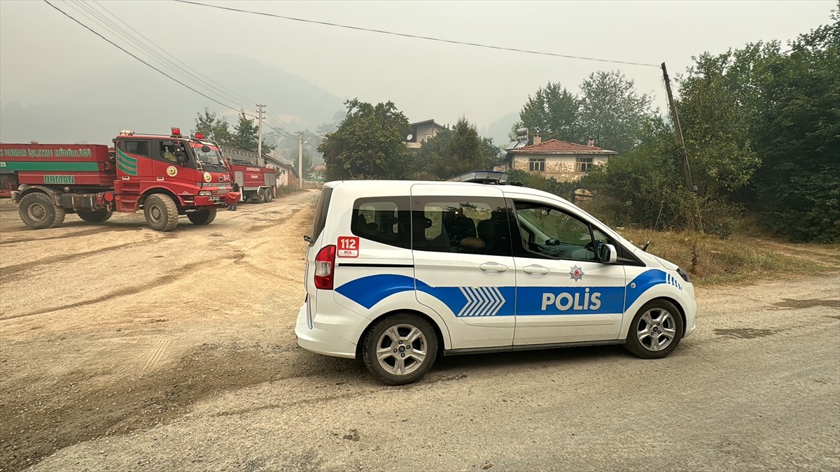 Bolu'nun Göynük ilçesinde ormanlık alanda çıkan yangını söndürme çalışmaları 45 saattir devam...