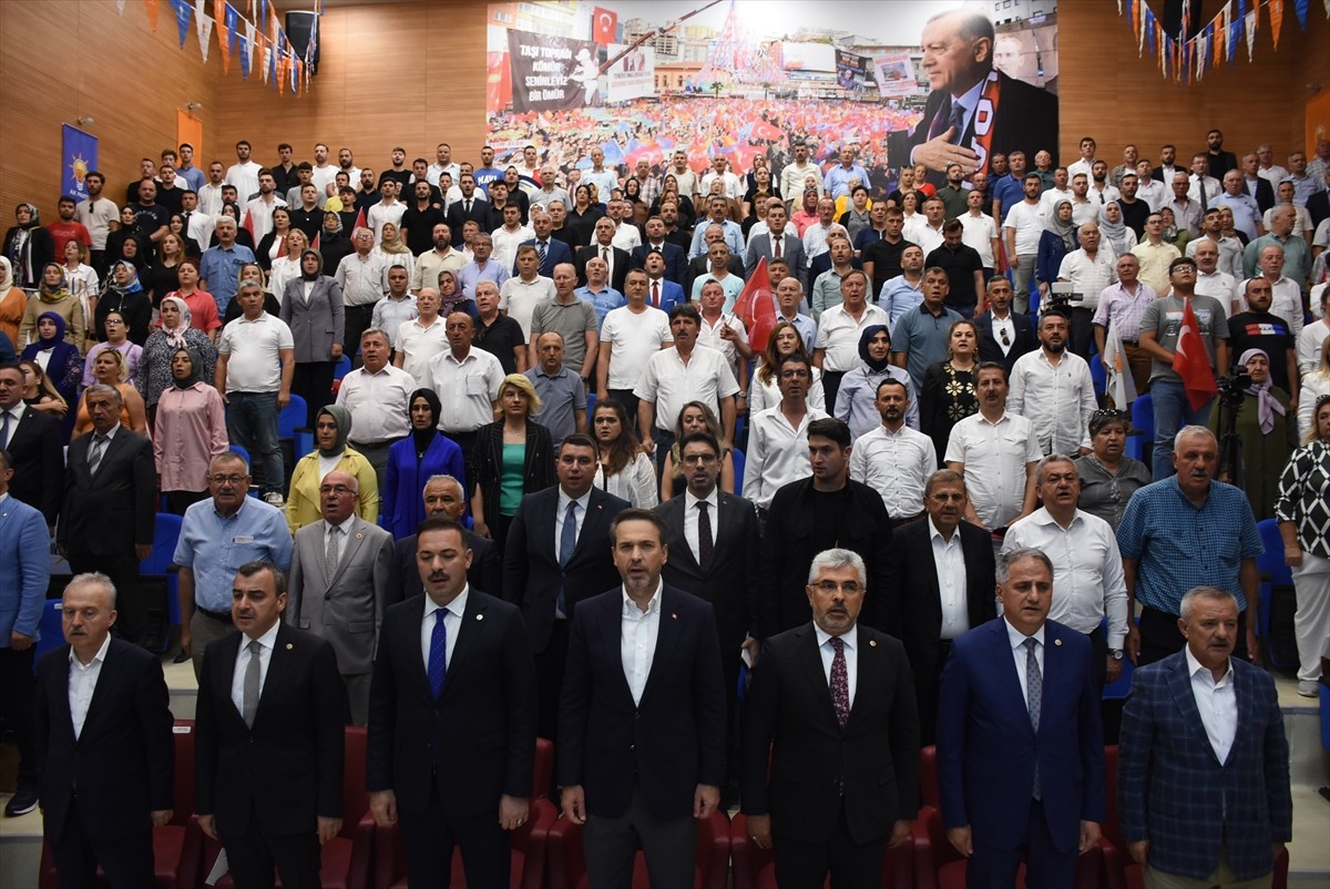 Enerji ve Tabii Kaynaklar Bakanı Alparslan Bayraktar, Gençlik ve Spor İl Müdürlüğü Konferans...