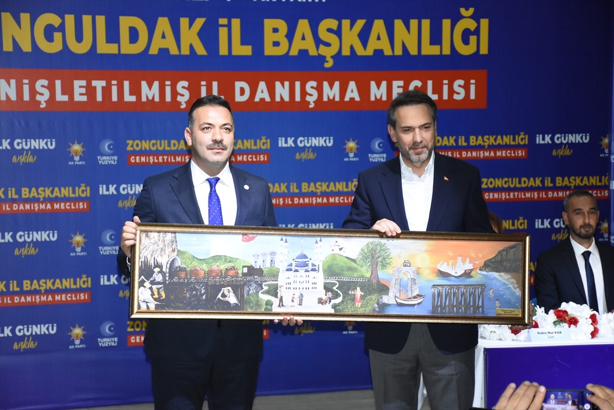 Enerji ve Tabii Kaynaklar Bakanı Alparslan Bayraktar, Gençlik ve Spor İl Müdürlüğü Konferans...