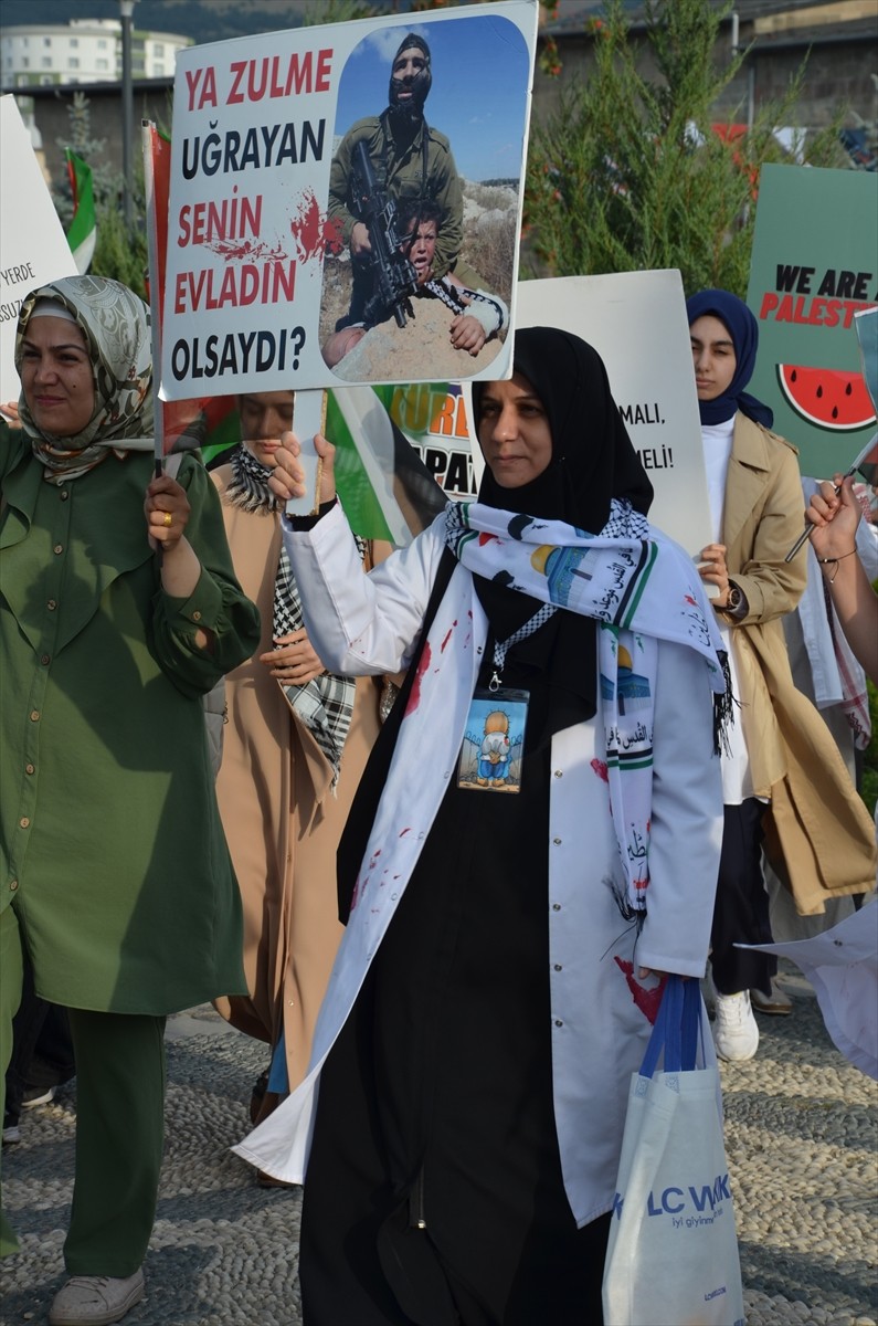 Erzurum'da görev yapan hekim ve sağlık çalışanları, İsrail'in Gazze'ye yönelik saldırılarını...