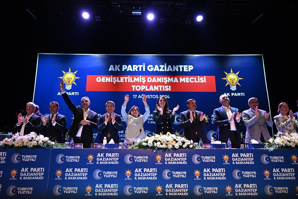 Gaziantep'te Onat Kutlar Konferans Salonu'nda "AK Parti Gaziantep Genişletilmiş İl Danışma...