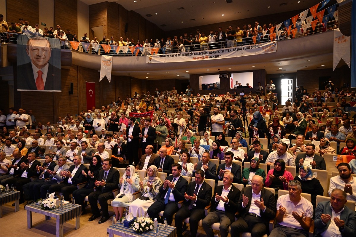 Gaziantep'te Onat Kutlar Konferans Salonu'nda "AK Parti Gaziantep Genişletilmiş İl Danışma...