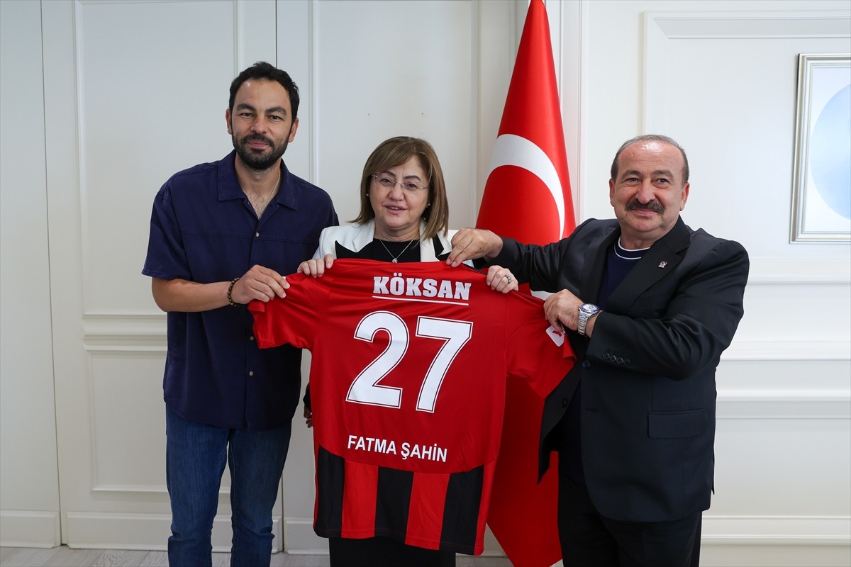 Gaziantep'te Süper Lig maçlarının oynandığı stadın ismi "Gaziantep Büyükşehir Stadı" oldu....