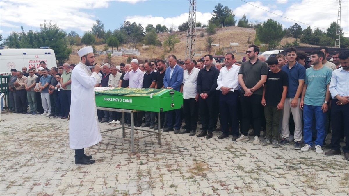 Kastamonu'nun Cide ilçesinde teknenin batması sonucu hayatını kaybeden Esmanur Gülcan son...