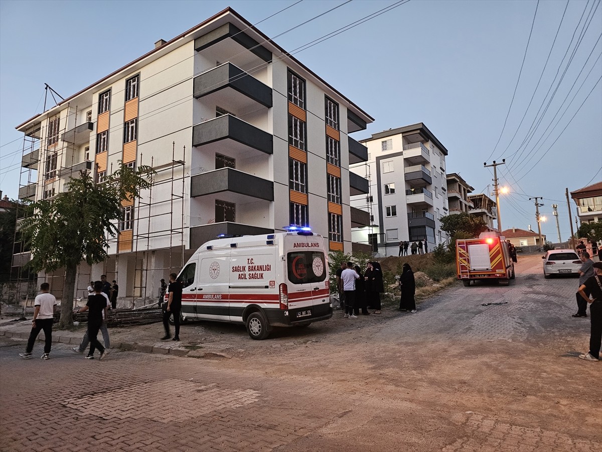 Konya'nın Kulu ilçesinde, çalıştığı apartmanın asansör boşluğuna düşen işçi hayatını kaybetti....