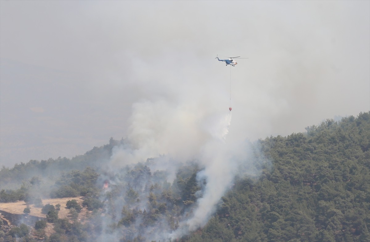 Manisa'nın Gördes ilçesinde başlayıp Salihli ve Gölmarmara ilçesine ulaşan orman yangınlarına...