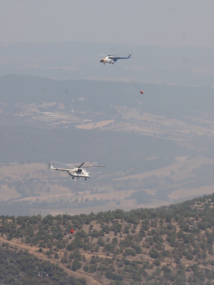 Manisa'nın Gördes ilçesinde başlayıp Salihli ve Gölmarmara ilçesine ulaşan orman yangınlarına...