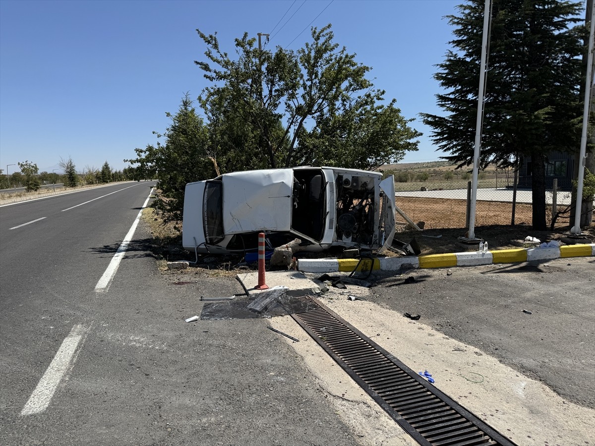 Nevşehir'in Gülşehir ilçesinde, Tuzköy-Gülşehir kara yolu Havalimanı Kavşağı yakınlarında refüje...