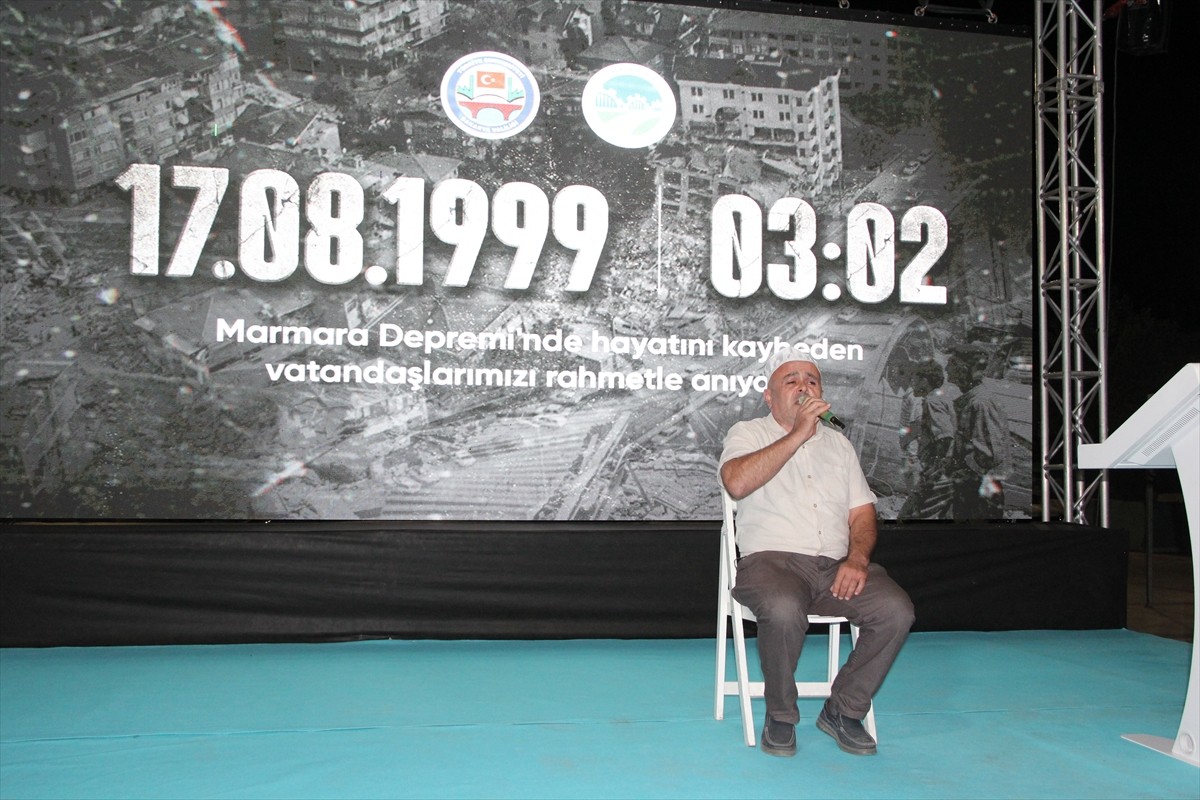 Sakarya ve Kocaeli'de 17 Ağustos 1999 Marmara Depremi'nde hayatını kaybedenler dualarla anıldı....