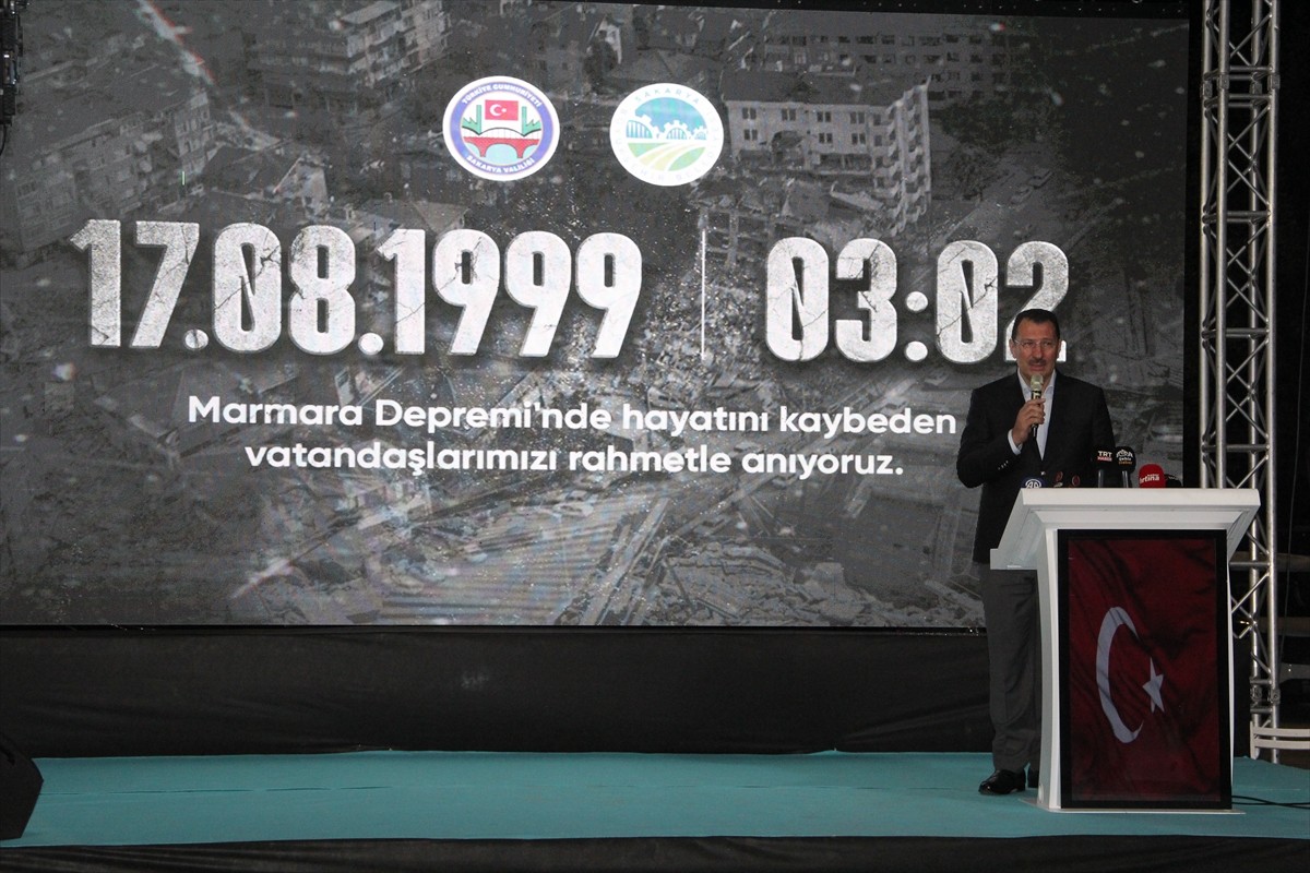 Sakarya'da 17 Ağustos 1999 Marmara Depremi'nde hayatını kaybedenler için anma programı...