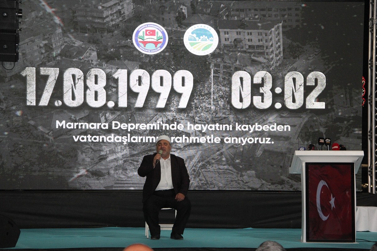 Sakarya'da 17 Ağustos 1999 Marmara Depremi'nde hayatını kaybedenler için anma programı...