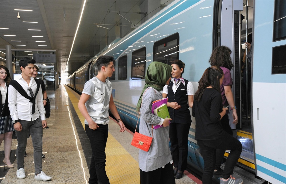 TCDD Taşımacılık Genel Müdürlüğü tarafından işletilen yüksek hızlı tren (YHT), Marmaray...