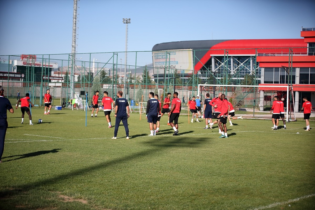 Trendyol 1. Lig ekiplerinden Ahlatcı Çorum FK, bu yıl iyi futbol oynayan, mücadele gücü yüksek bir...