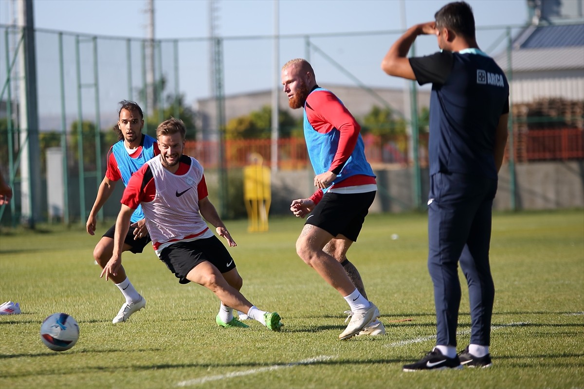 Trendyol 1. Lig ekiplerinden Ahlatcı Çorum FK, bu yıl iyi futbol oynayan, mücadele gücü yüksek bir...