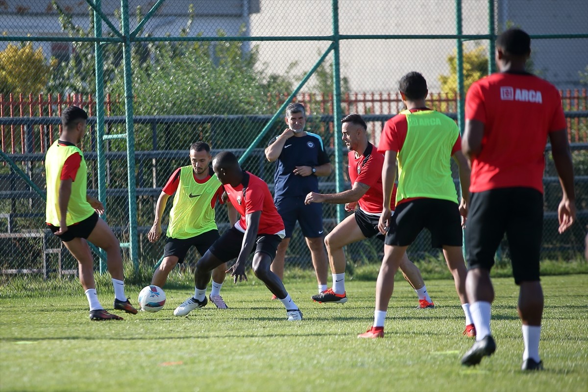 Trendyol 1. Lig ekiplerinden Ahlatcı Çorum FK, bu yıl iyi futbol oynayan, mücadele gücü yüksek bir...