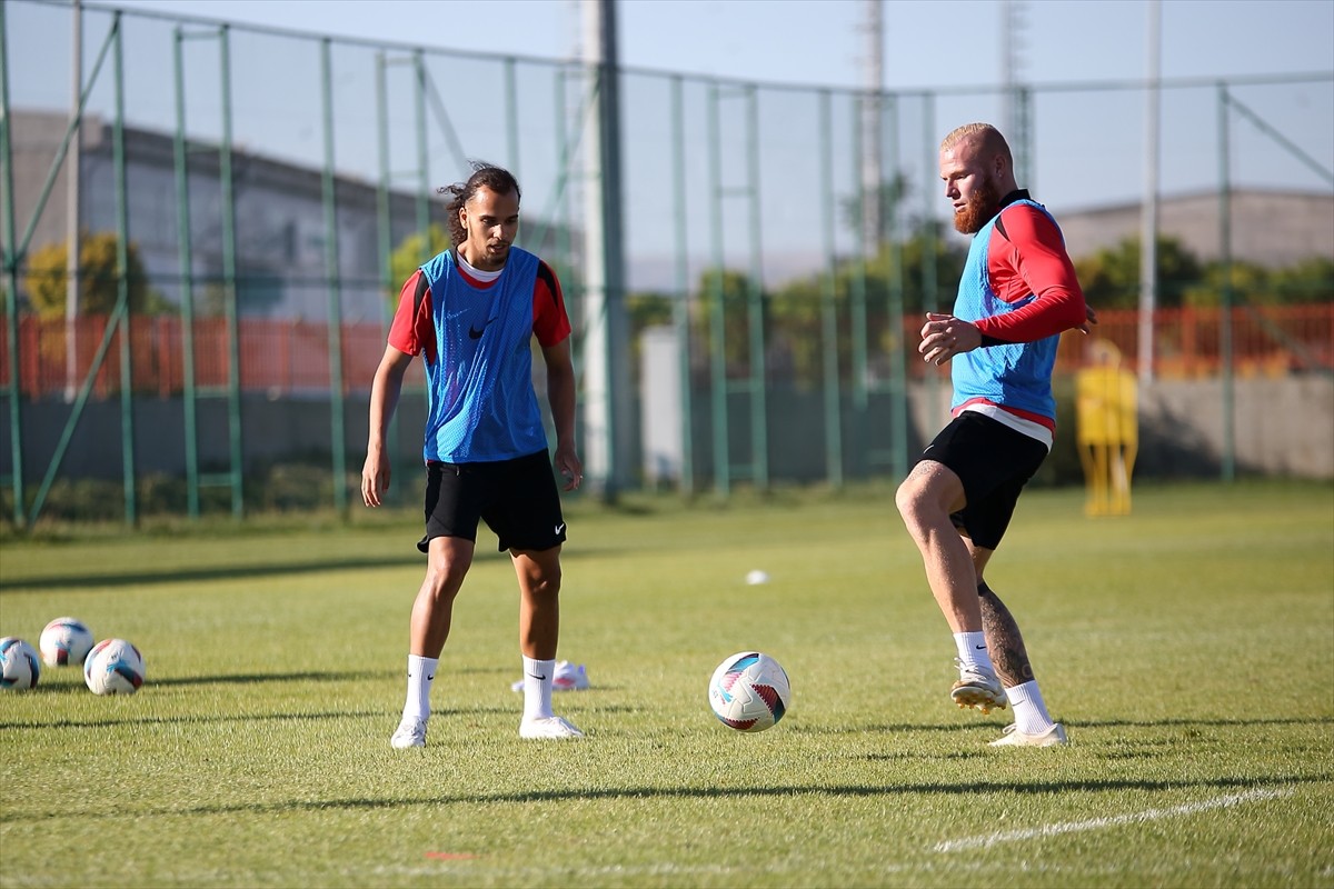 Trendyol 1. Lig ekiplerinden Ahlatcı Çorum FK, bu yıl iyi futbol oynayan, mücadele gücü yüksek bir...