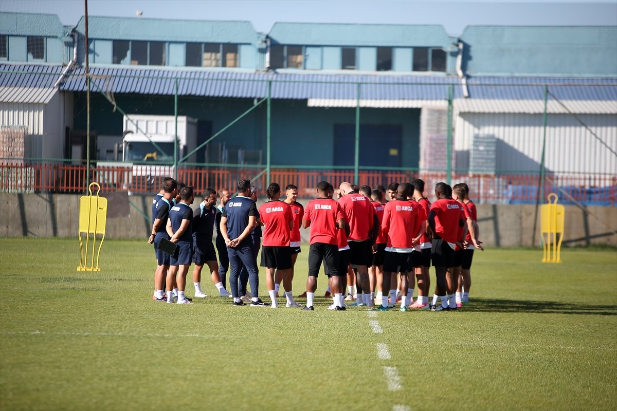 Trendyol 1. Lig ekiplerinden Ahlatcı Çorum FK, bu yıl iyi futbol oynayan, mücadele gücü yüksek bir...