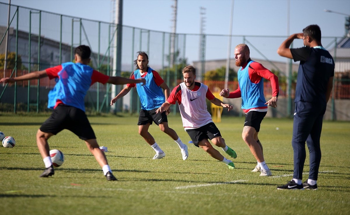 Trendyol 1. Lig ekiplerinden Ahlatcı Çorum FK, bu yıl iyi futbol oynayan, mücadele gücü yüksek bir...