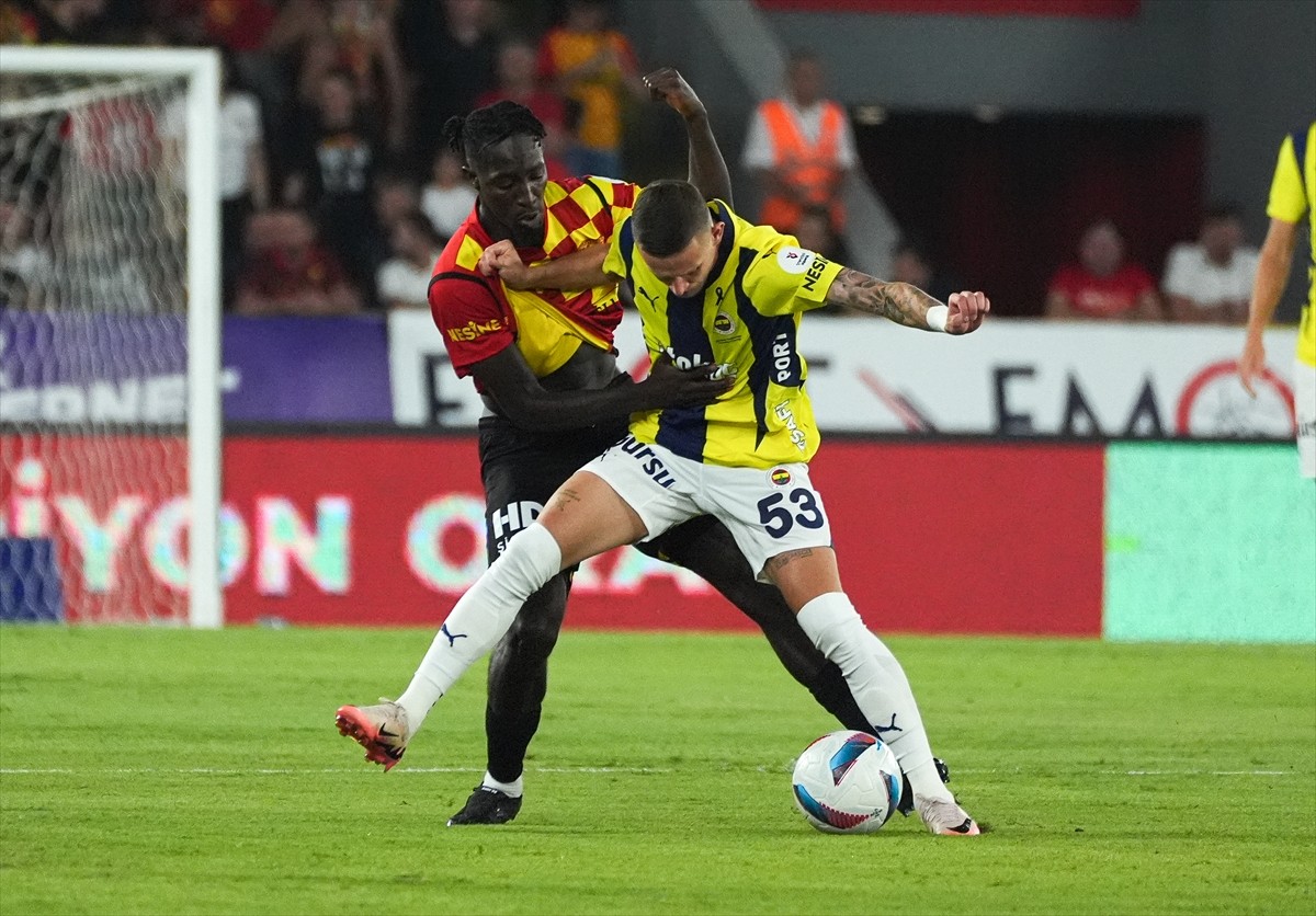 Trendyol Süper Lig’in 2. haftasında Göztepe ile Fenerbahçe, Gürsel Aksel Stadı’nda karşılaştı. Bir...