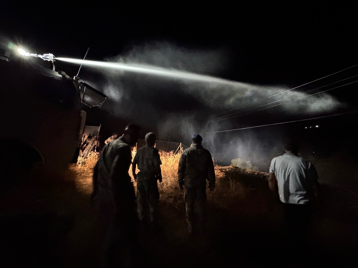 Tunceli’de ormanlık alanda çıkan yangın ekiplerin müdahalesiyle kontrol altına alındı.