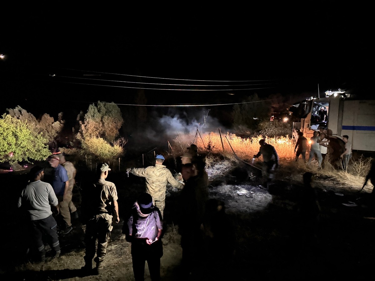 Tunceli’de ormanlık alanda çıkan yangın ekiplerin müdahalesiyle kontrol altına alındı.