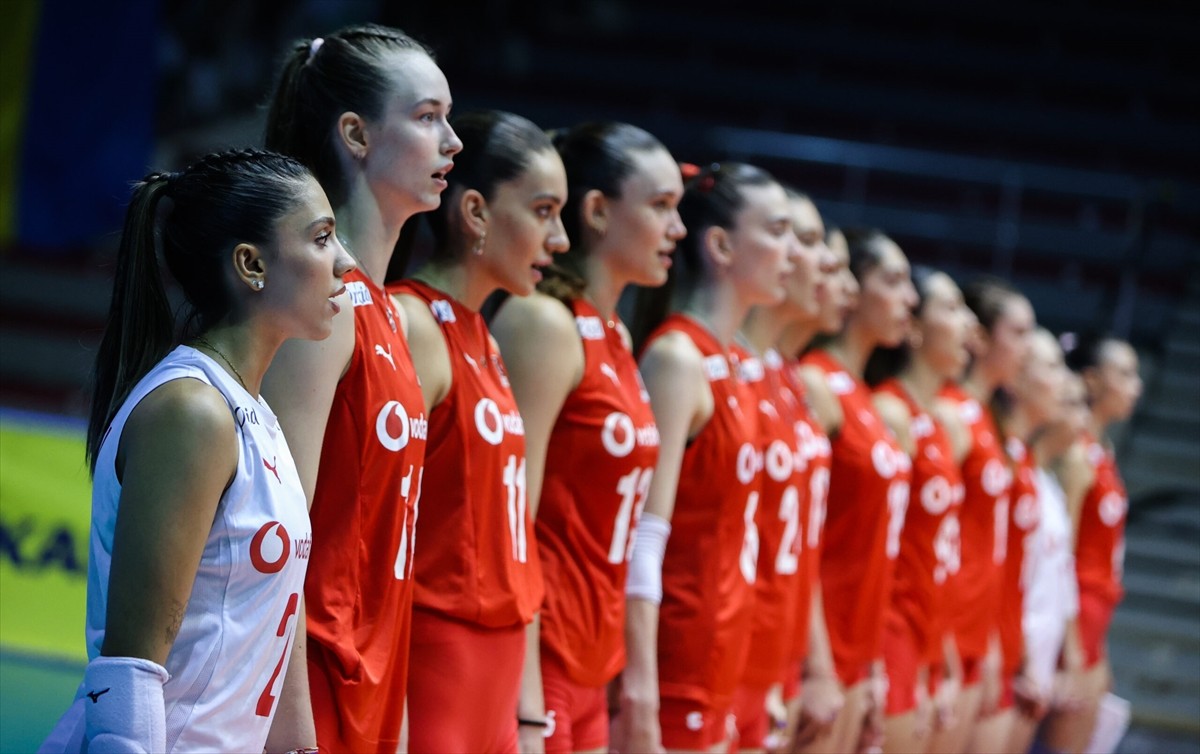 Türkiye 20 Yaş Altı Kadın Milli Voleybol Takımı, Avrupa Şampiyonası'nın finalinde İtalya'yı 3-2...