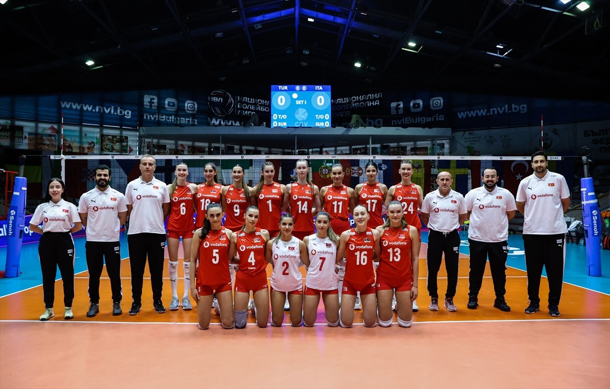 Türkiye 20 Yaş Altı Kadın Milli Voleybol Takımı, Avrupa Şampiyonası'nın finalinde İtalya'yı 3-2...