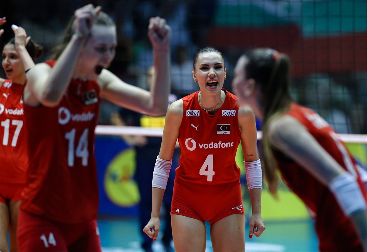 Türkiye 20 Yaş Altı Kadın Milli Voleybol Takımı, Avrupa Şampiyonası'nın finalinde İtalya'yı 3-2...