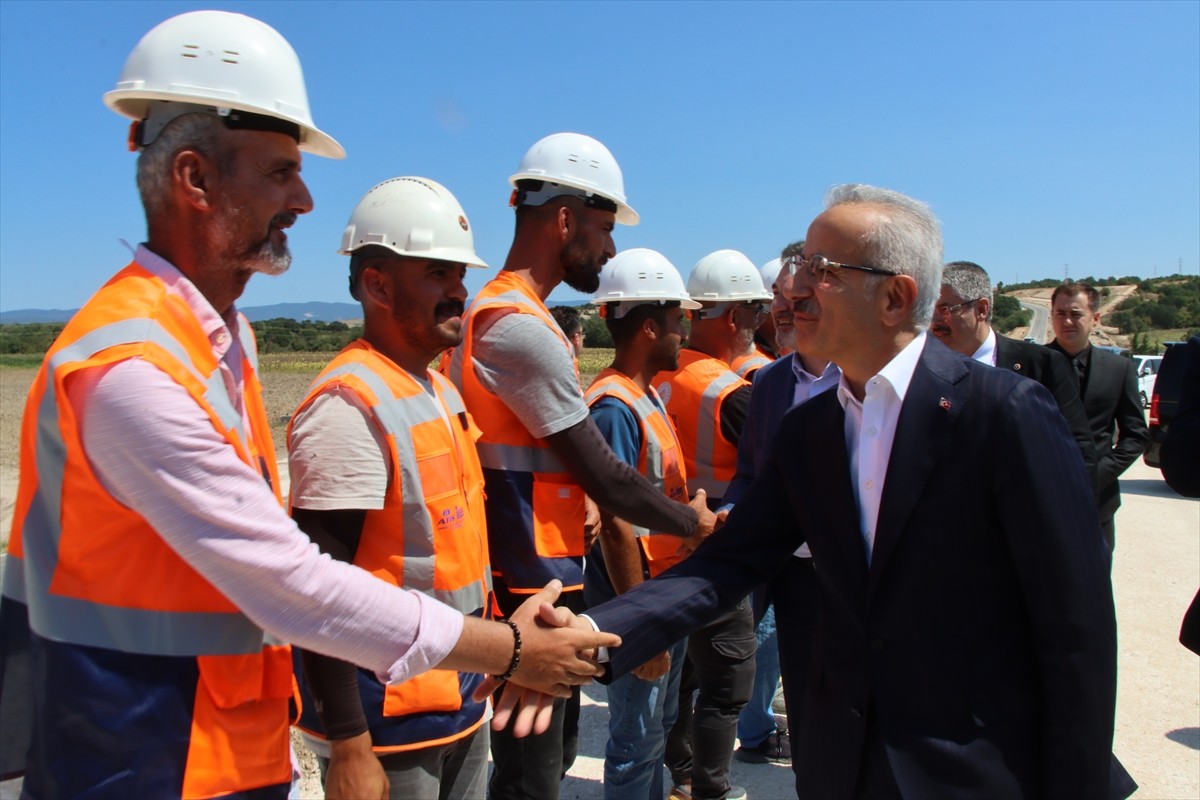 Ulaştırma ve Altyapı Bakanı Abdulkadir Uraloğlu, çeşitli ziyaretler için geldiği Kırklareli'nde...