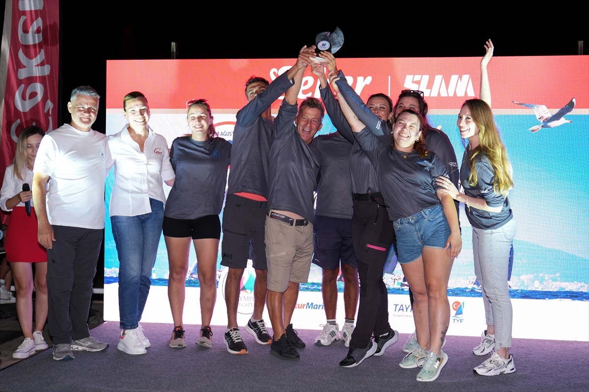 12. Türkiye Açıkdeniz Yarış Spor Kulübü (TAYK) Slam-Eker Olympos Regatta Yelken Festivali'nin ödül...