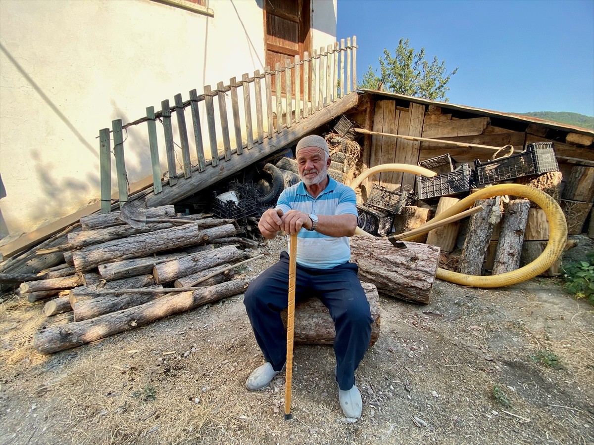 Bolu'nun Göynük ilçesinde orman yangını nedeniyle tedbir amaçlı tahliye edilen bazı köy ve mahalle...