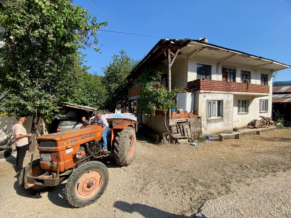 Bolu'nun Göynük ilçesinde orman yangını nedeniyle tedbir amaçlı tahliye edilen bazı köy ve mahalle...